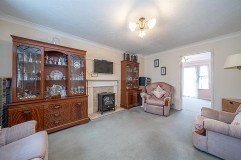 3 bedroom detached house for sale, Poets Chase, Hemel Hempstead, Hertfordshire, HP1 3RN