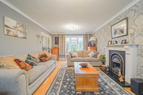 18 Barnfield Drive, Solihull, B92 0QB