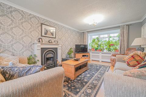 18 Barnfield Drive, Solihull, B92 0QB