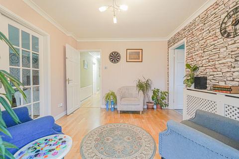 18 Barnfield Drive, Solihull, B92 0QB