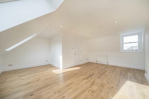 2 bedroom maisonette to rent, Bavent Road, London SE5