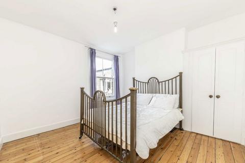 2 bedroom maisonette to rent, Bavent Road, London SE5