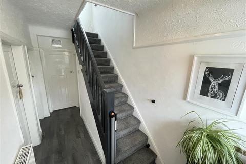 68 Ashlea Road, Pensby, Wirral, CH61 5UW