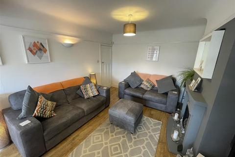 68 Ashlea Road, Pensby, Wirral, CH61 5UW