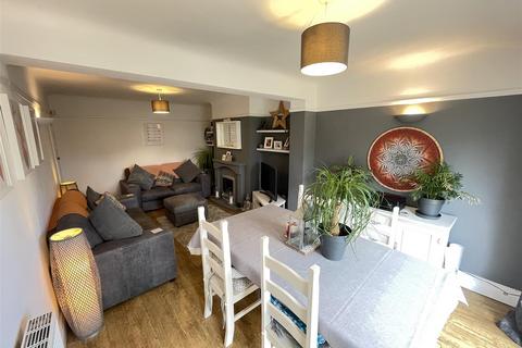 68 Ashlea Road, Pensby, Wirral, CH61 5UW