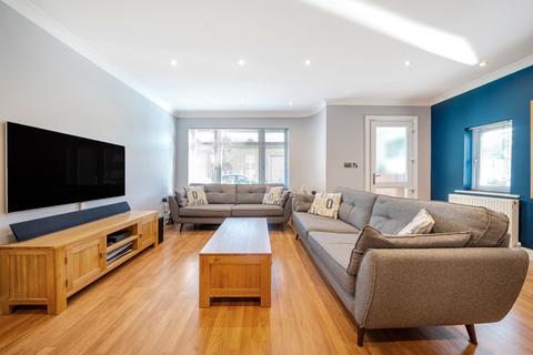 296 Long Drive, Ruislip, HA4 0HZ