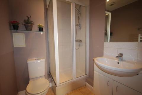 2 bedroom flat to rent, Compton Court, London