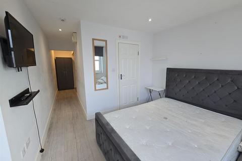 Studio to rent, 192 Maple Road, Penge, London