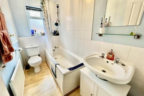 21 Amiens Close, Darlington, DL3 0UL