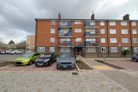 3 bedroom apartment to rent, Rose Gardens, Feltham, TW13