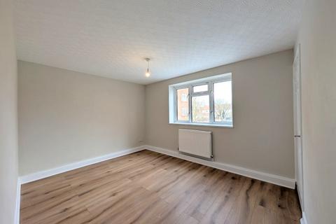 3 bedroom apartment to rent, Rose Gardens, Feltham, TW13