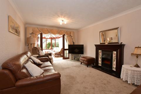 4 bedroom semi-detached house for sale, Hyland Close, Hornchurch RM11