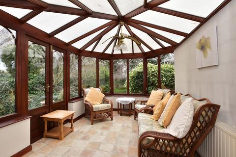 4 bedroom semi-detached house for sale, Hyland Close, Hornchurch RM11