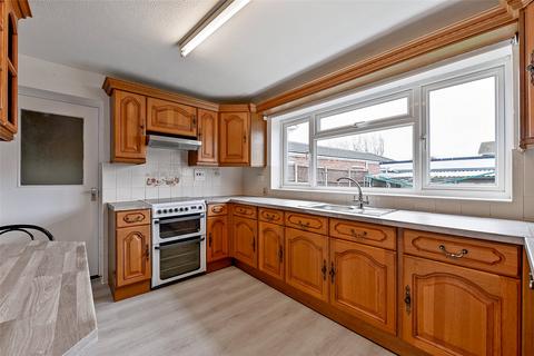 4 bedroom detached house to rent, Cedar Grove, Amersham, Buckinghamshire, HP7