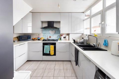 15 Norbiton Road, London, E14 7TF