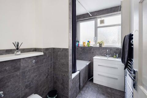 15 Norbiton Road, London, E14 7TF