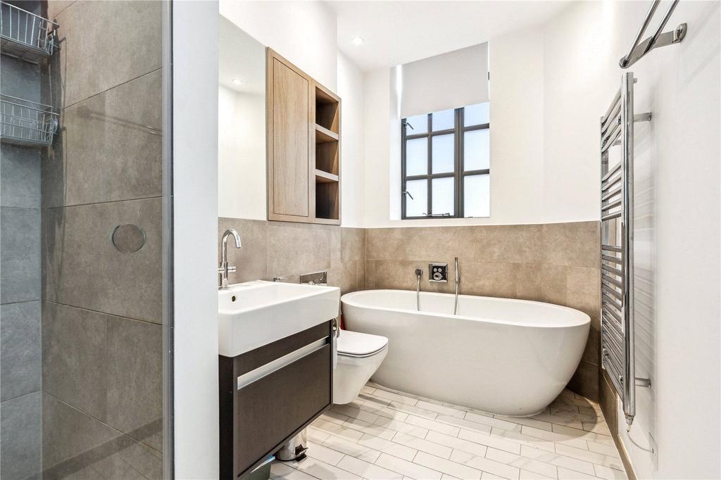 En-Suite Bathroom