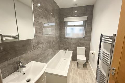 3 bedroom bungalow to rent, Westcliff-on-Sea SS0