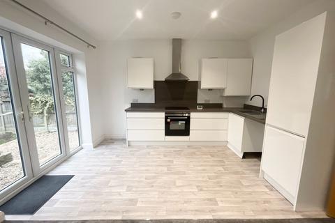 3 bedroom bungalow to rent, Westcliff-on-Sea SS0