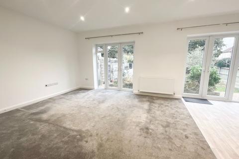 3 bedroom bungalow to rent, Westcliff-on-Sea SS0
