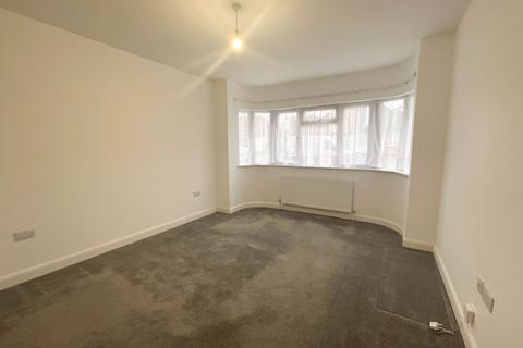 3 bedroom bungalow to rent, Westcliff-on-Sea SS0