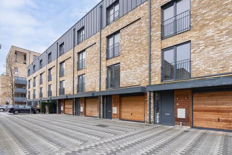 5 bedroom detached house for sale, Helena Close, Wandsworth, London, SW19