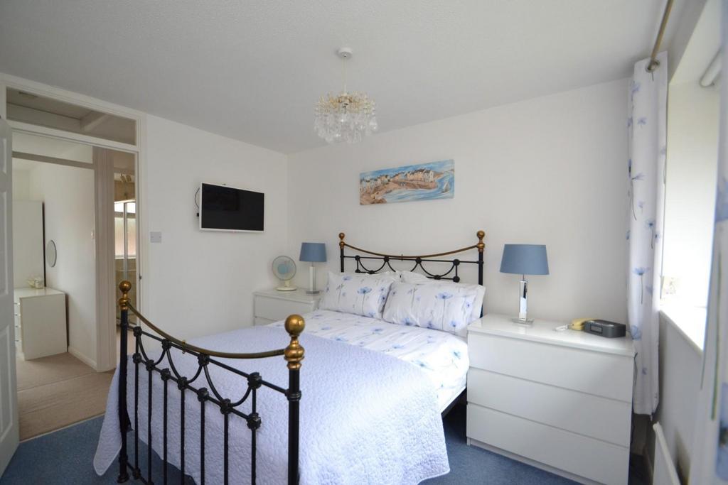 Bedroom 1 b.JPG