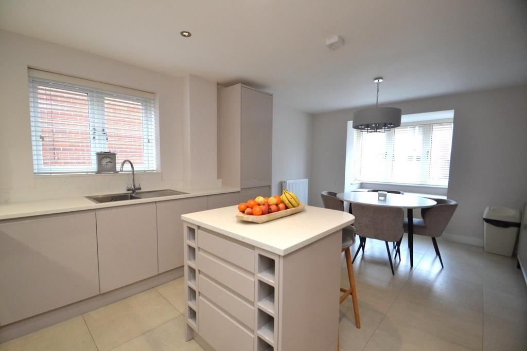 Kitchen b.JPG