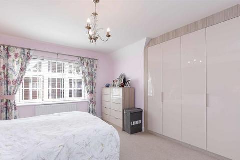6 Baker Drive, Buntingford, SG9 9RZ