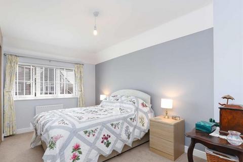 6 Baker Drive, Buntingford, SG9 9RZ