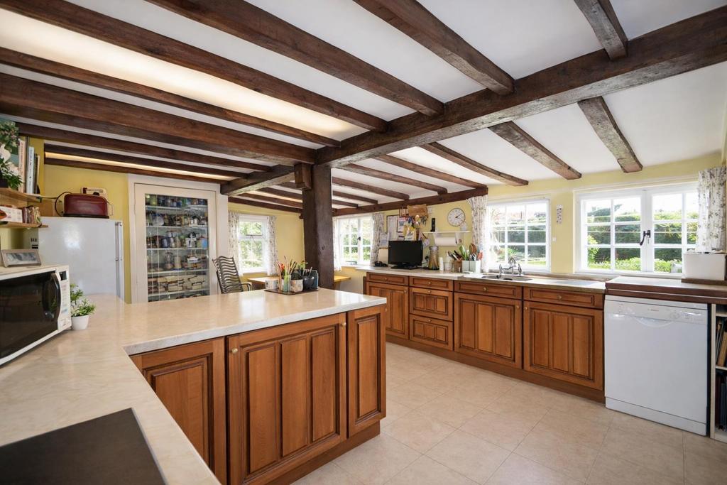 Kitchen 2.jpg