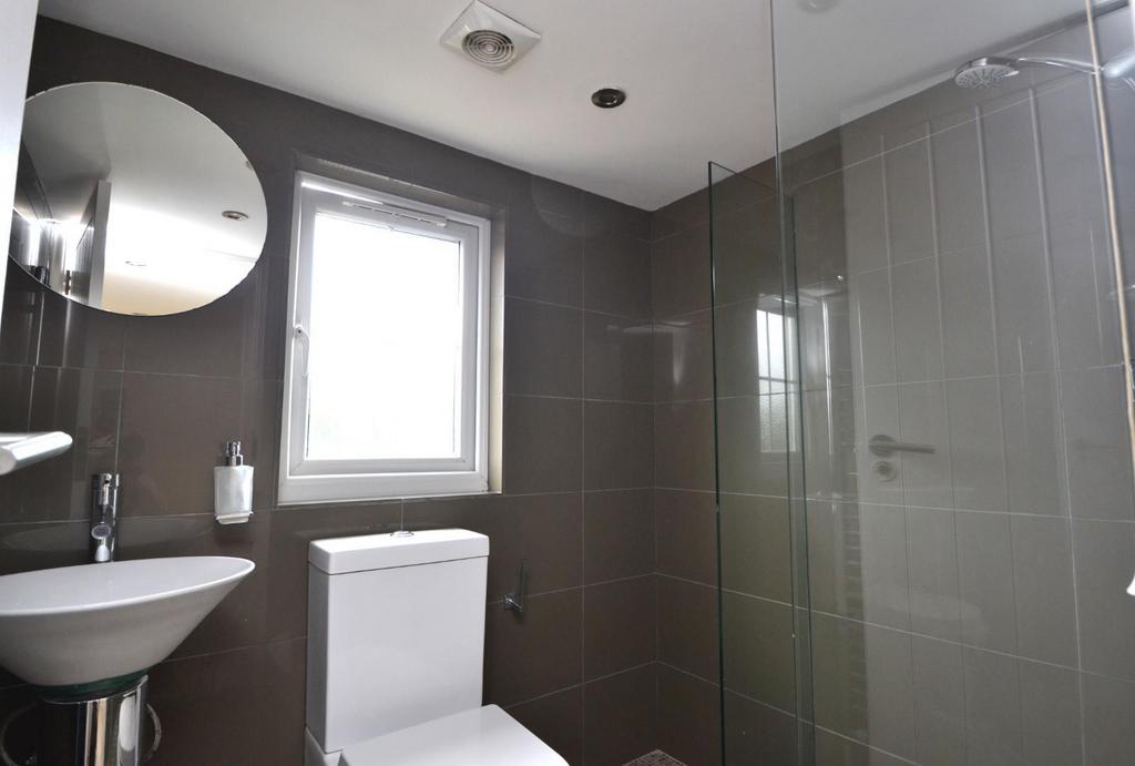 Ensuite.JPG