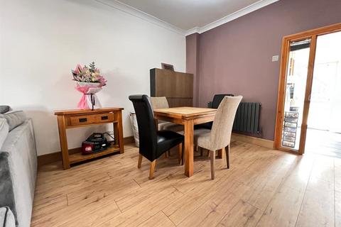3 bedroom house for sale, Grange Road, Ilford