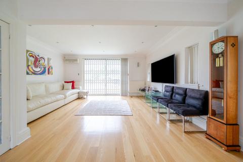 undefined, Mount Avenue, Ealing, W5