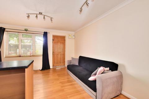 1 bedroom maisonette to rent,  Mead Avenue, Langley SL3