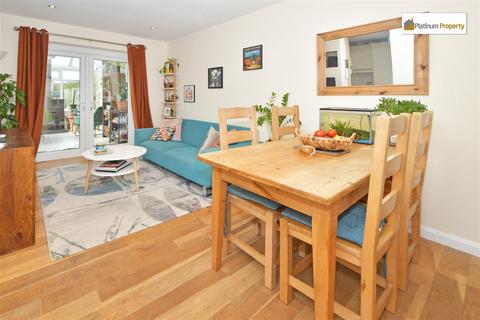 17 Avion Close, Stoke-on-trent, ST3 7QP