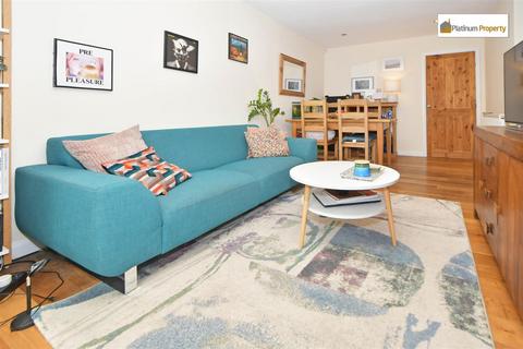 17 Avion Close, Stoke-on-trent, ST3 7QP