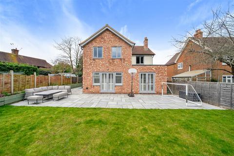 Laureldene Back Lane, Elstead, Godalming, GU8 6HB