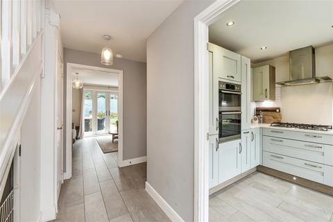24 Brickwork Avenue, Liphook, GU30 7WP