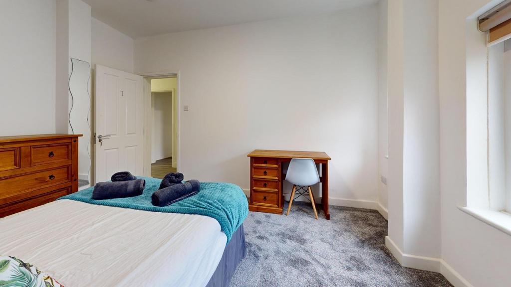 Bedroom a.jpg