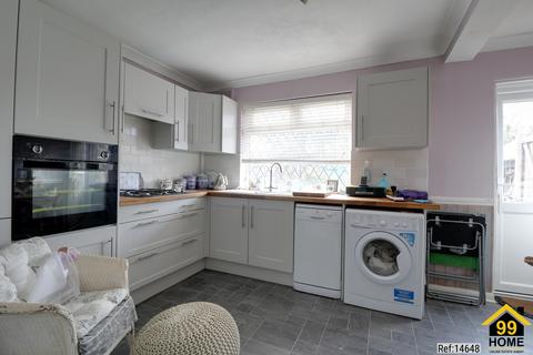 3 bedroom maisonette for sale, Lonsdale Avenue, London, Newham, E6