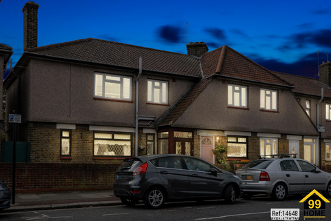 3 bedroom maisonette for sale, Lonsdale Avenue, London, Newham, E6