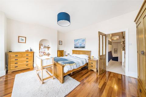 16 Princes Avenue, London, N22 7SA