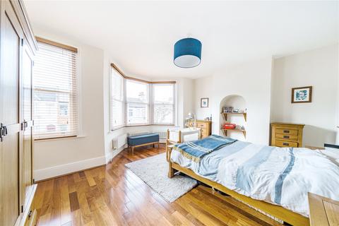 16 Princes Avenue, London, N22 7SA