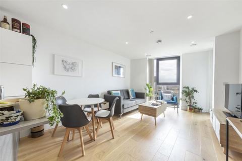 1 bedroom flat for sale, Kingsland High Street, London E8