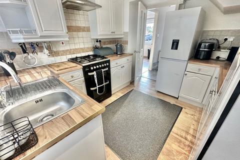 3 bedroom semi-detached house for sale, Ratcliffe Close, Woodsetton DY3