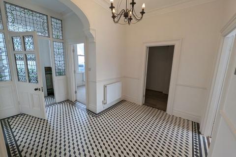 2 bedroom maisonette to rent, Mill Hill Road, Cowes, Isle of Wight