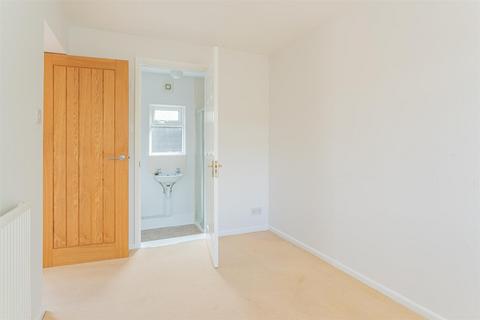 17 Hatton Way, Corsham, SN13 9UW