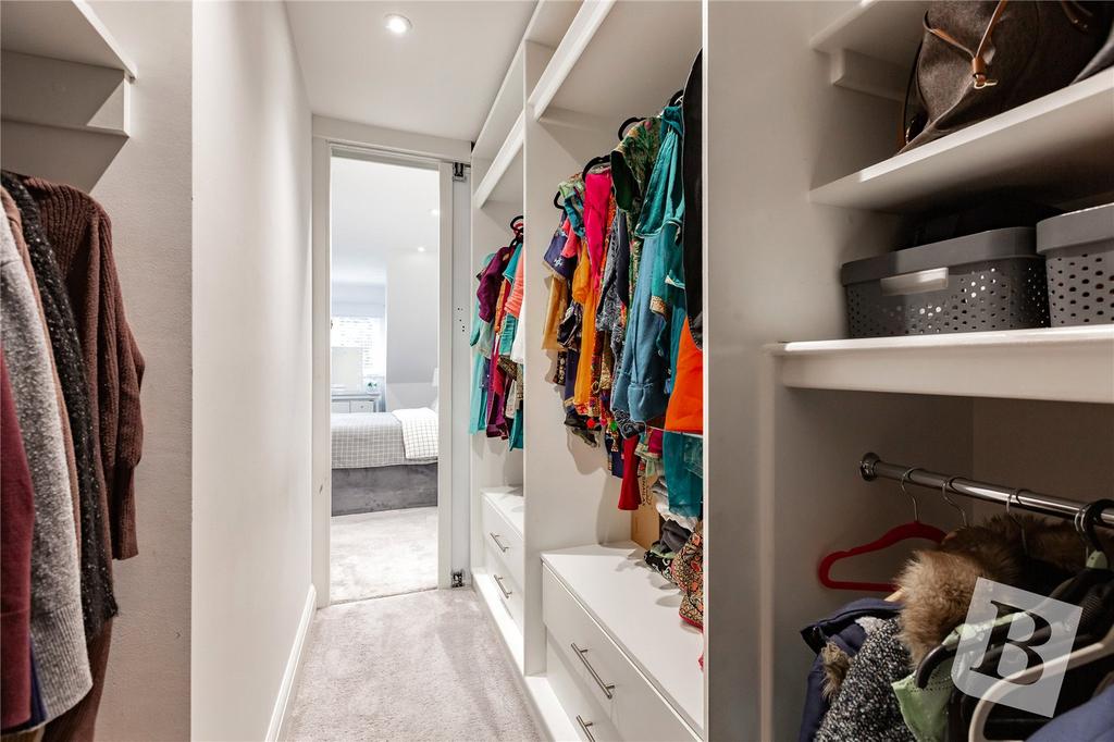 Walk In Wardrobr