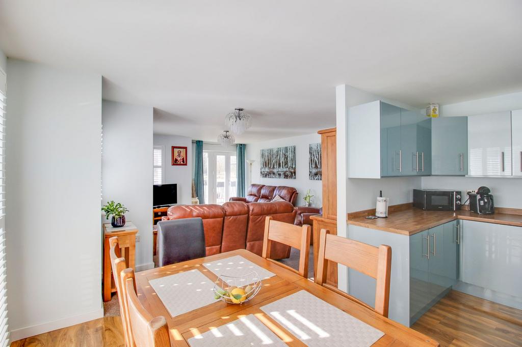 Kitchen / Dining Area